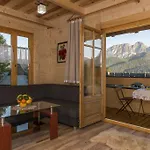 Villa Dom Bright House *